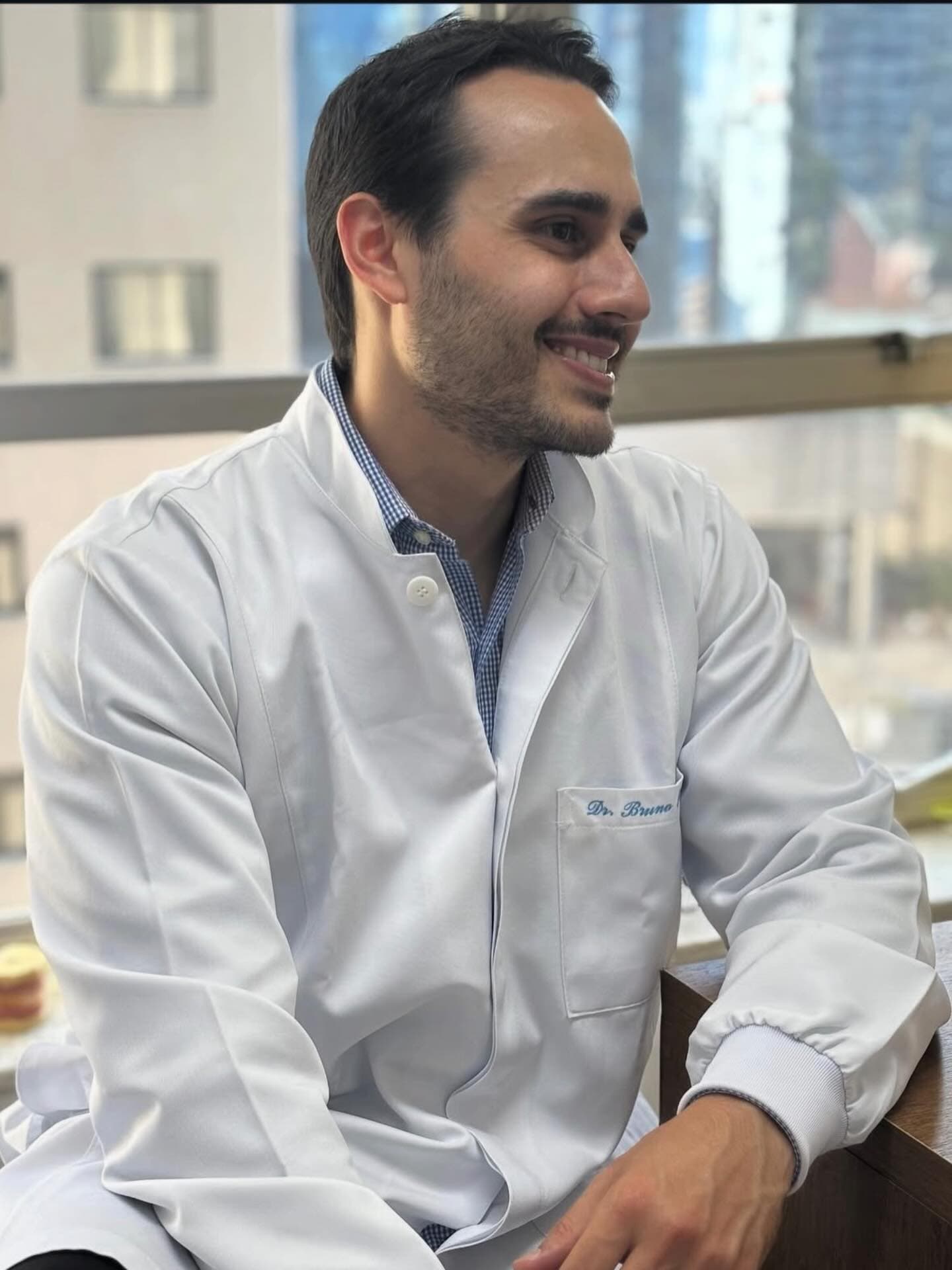 Dr. Bruno Frison na clínica OdontoFrison